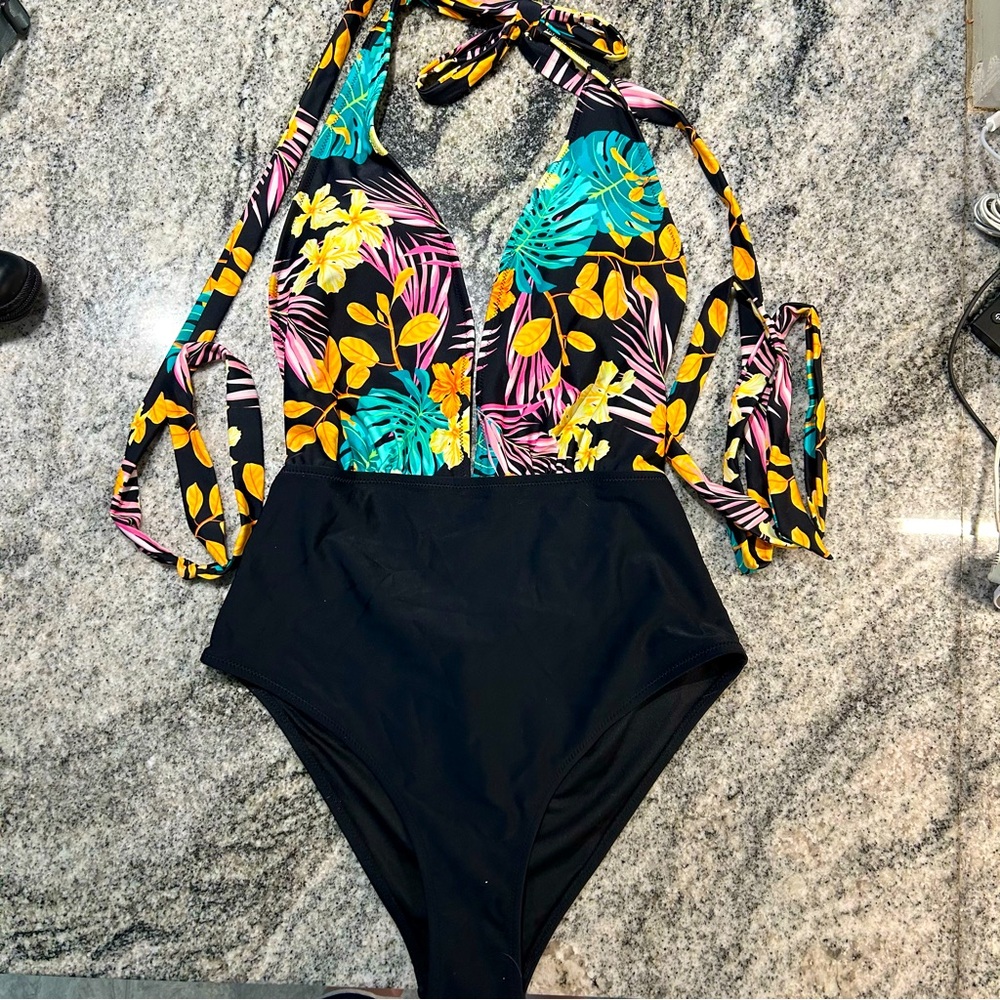 Cupshe medium one piece NWT